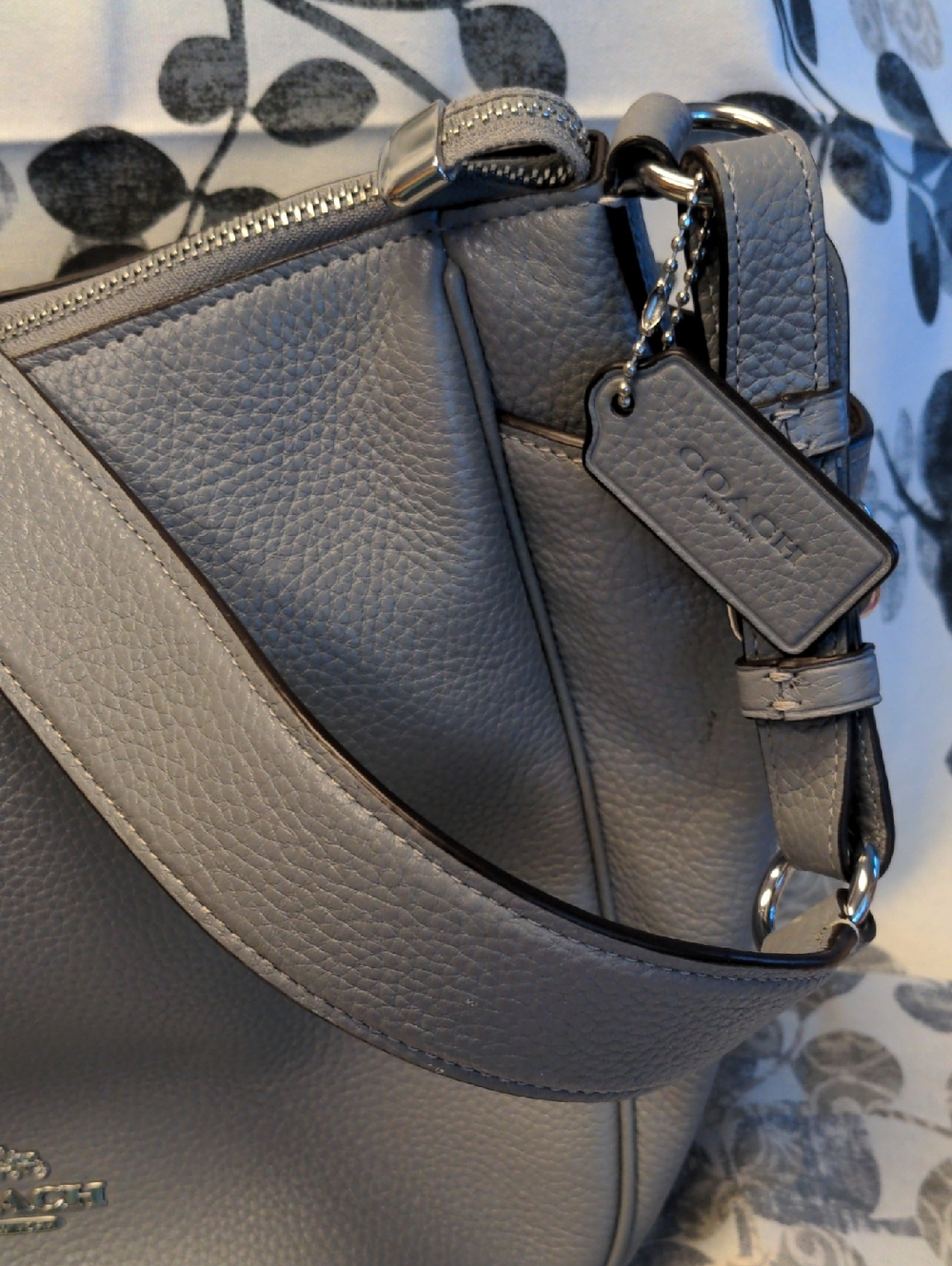 Stylish Coach Shoulder Bag - Picture 4 of 6